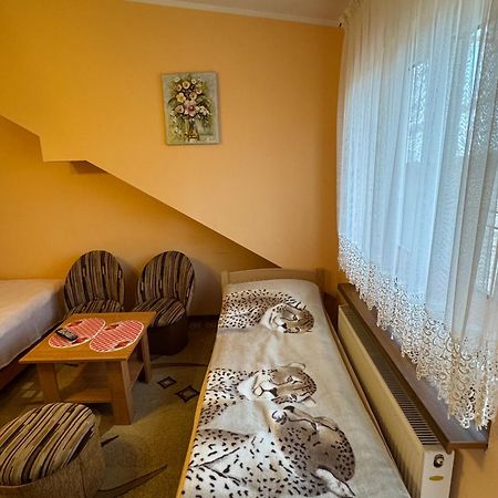 Pokoje Goscinne U Sary Ujście-Darłowskie Exterior foto